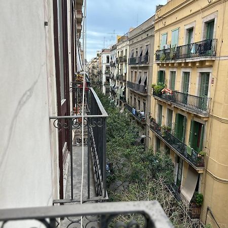 Central And Basic Universitat For Young Hostel Barcelone Extérieur photo